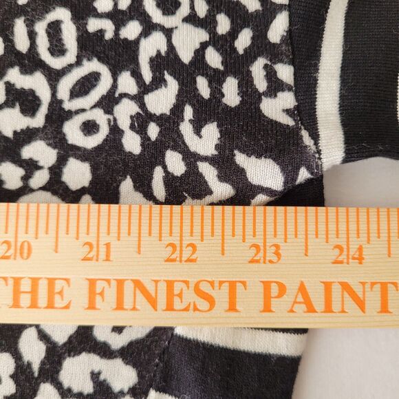 Chicos Womens Lightweight Sweater Size XL Graphic Black White Leopard Boat Neck - Picture 8 of 9